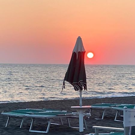 Rosso Tramonto Luxury-White- Ladispoli, Lungomare Regina Elena 58 Villa Dış mekan fotoğraf